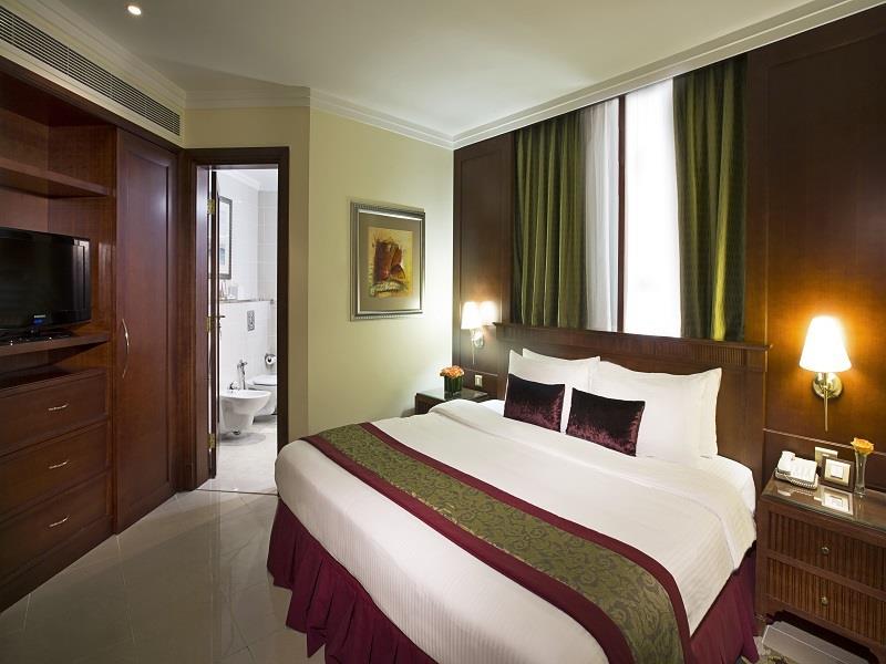 Deluxe One Bedroom Suite