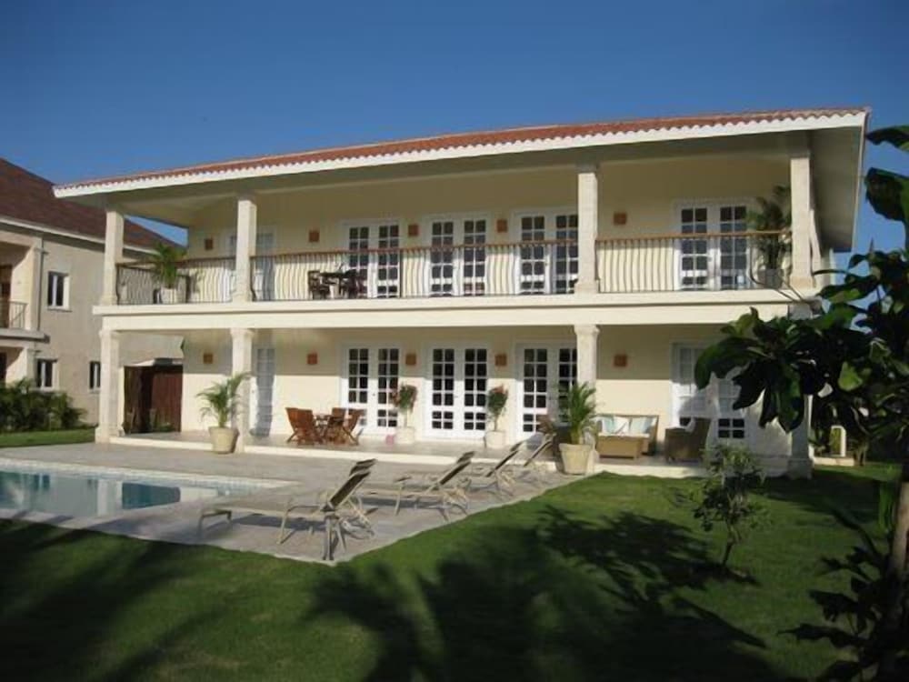 Tortuga Bay Puntacana 10/50
