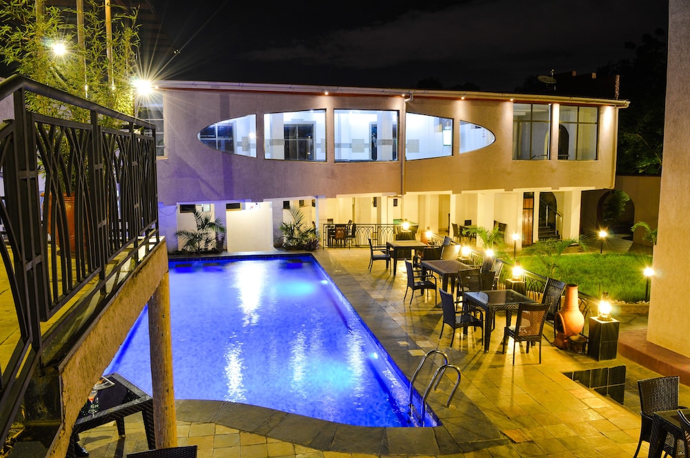 Jewelstone Hotel 4/69