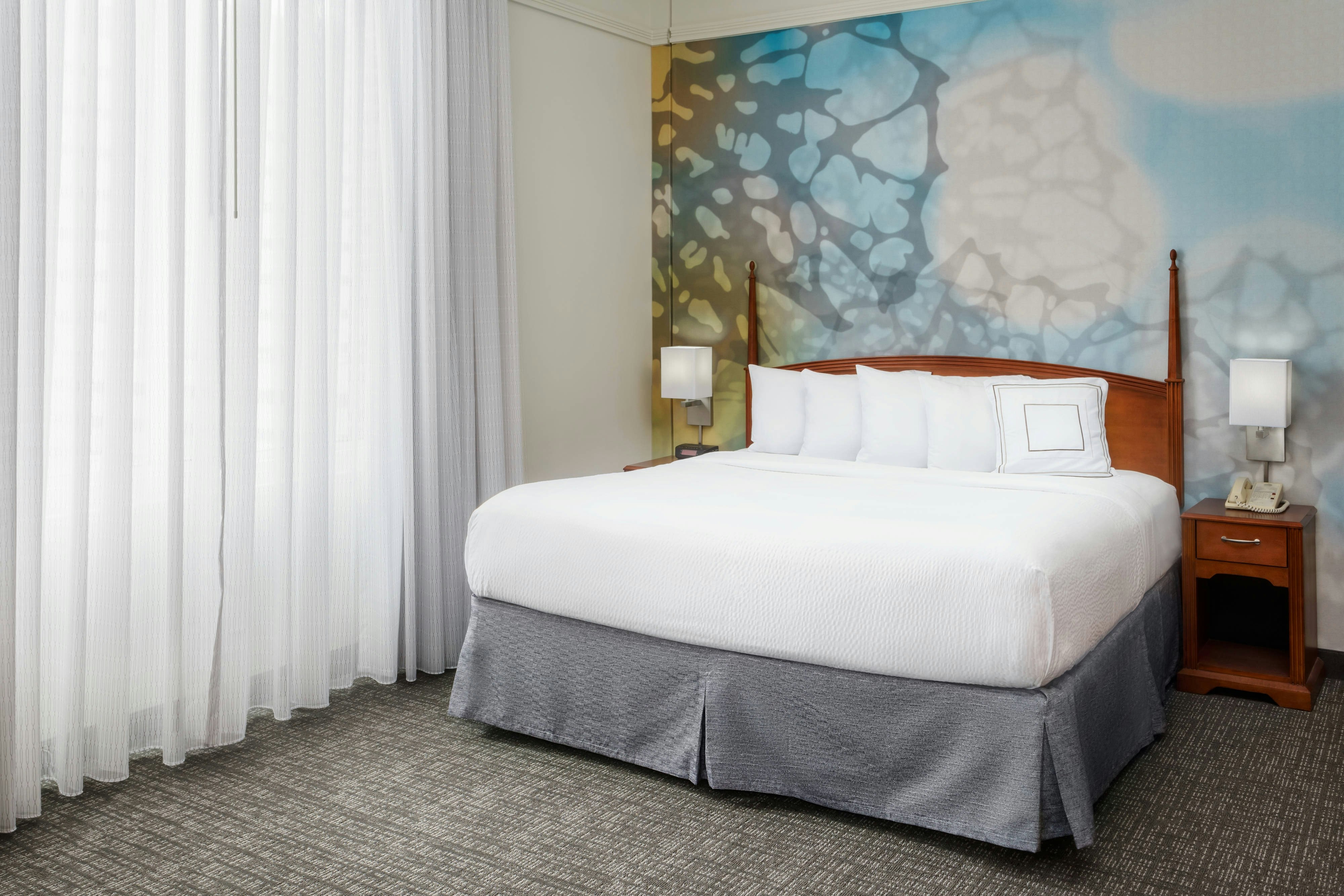 غرفة بسرير كينج، Courtyard Houston Downtown Convention Center 2/4