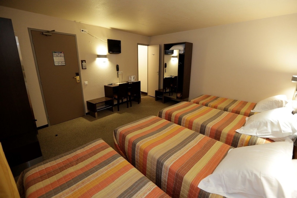 Room, Quadruple, Double and Twin Beds