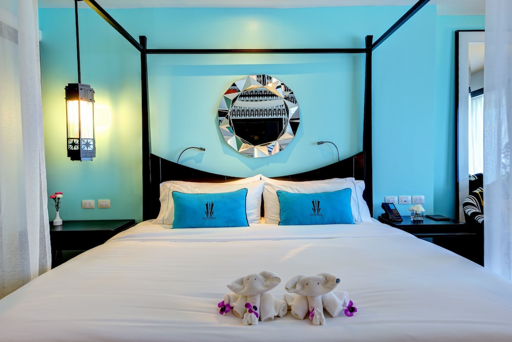 Wave Hotel 12/50