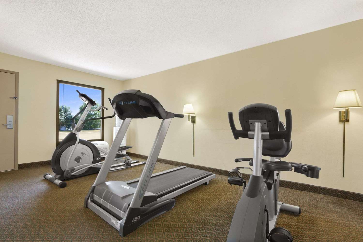 Super 8 by Wyndham Oxford 11/15