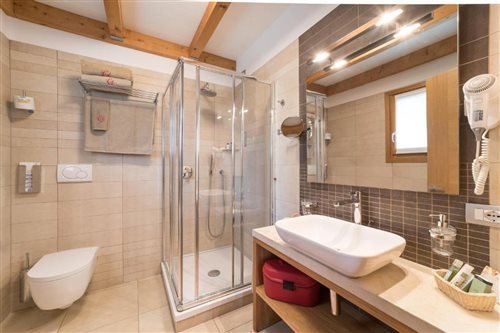 Suite, Apartment