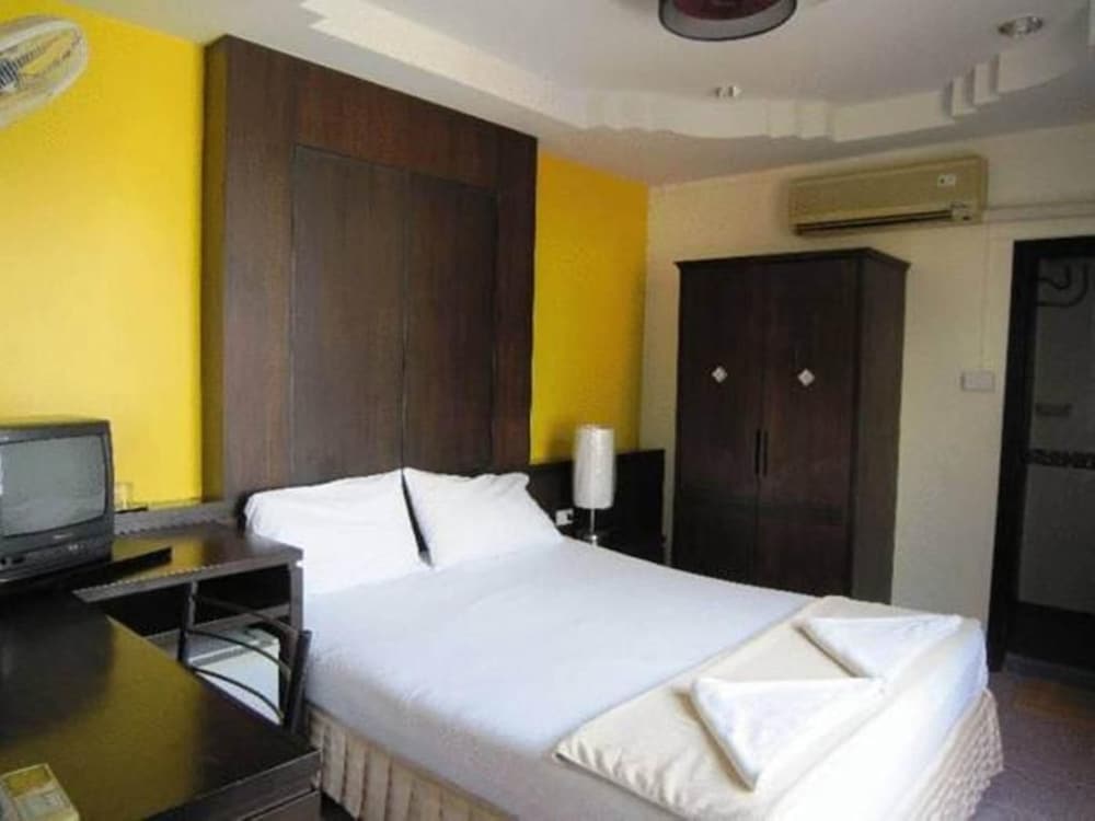 J Hotel 30/51
