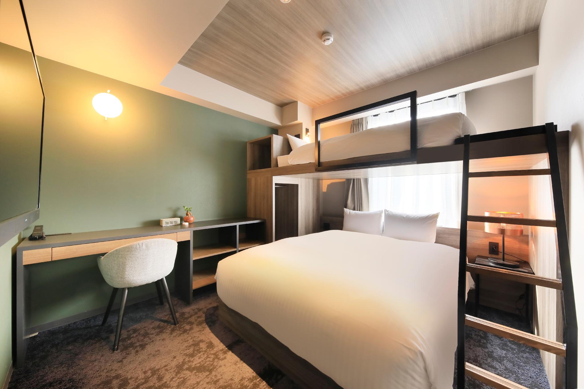 Moderate, 2 Bunk Beds, Queen Bed