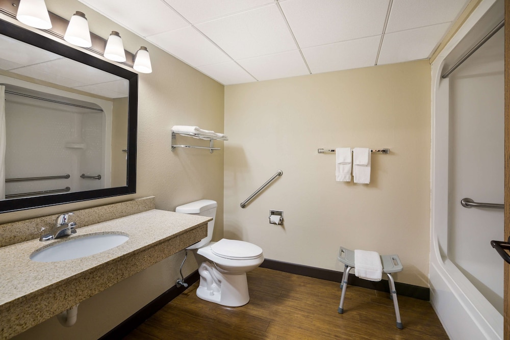 Revel Hotel Minot, SureStay Collection by Best Western 66/66
