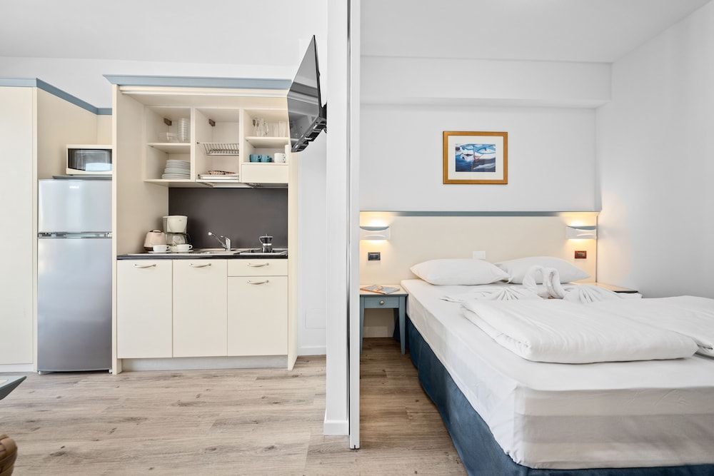 1 BEDROOM, FAMILY, APARTMENT, BALCONY