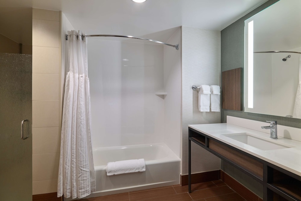 Hilton Garden Inn Bloomington, IN 28/78