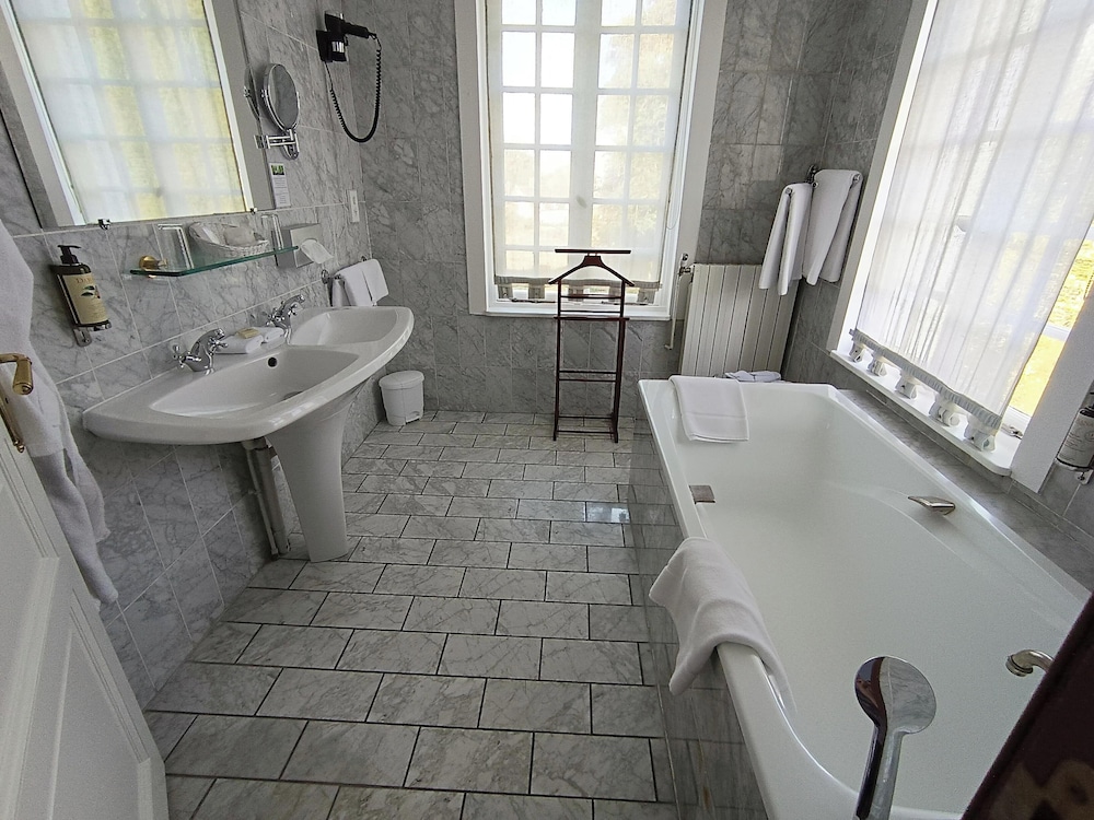 Chateau de Montreuil - Hotel Restaurant - Montreuil sur Mer 47/48