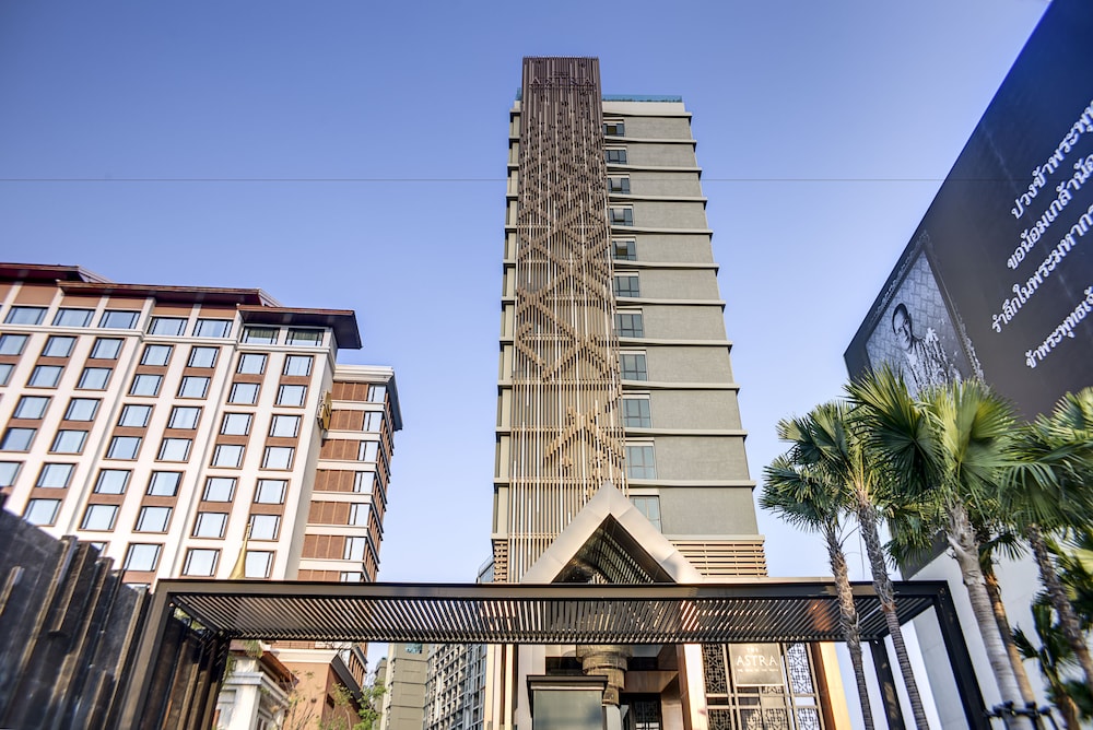 The Astra Condo 13/76
