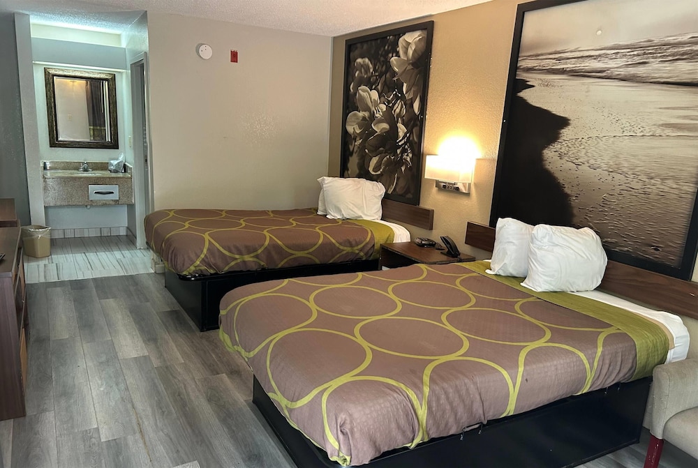 Super 8 by Wyndham Fayetteville 12/39