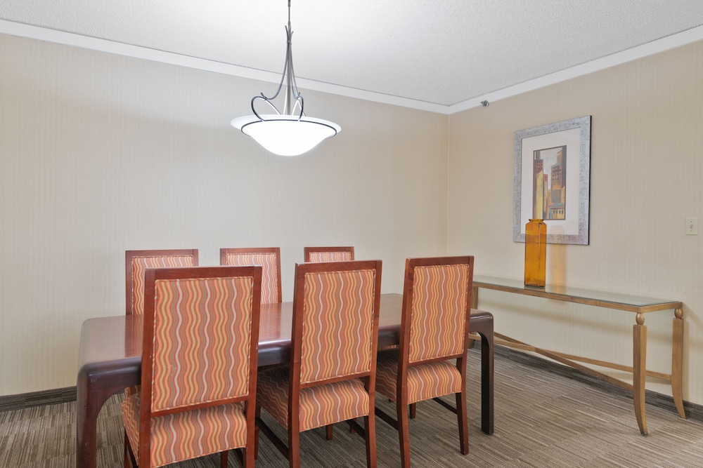 Harmony Suites Secaucus Meadowlands 32/44