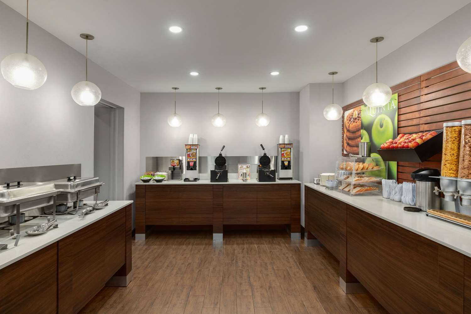 La Quinta Inn & Suites by Wyndham Oceanfront Daytona Beach 12/23