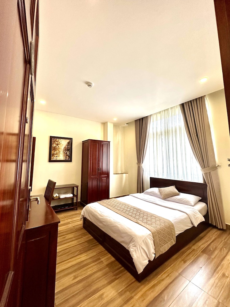 DELUXE, DOUBLE BED