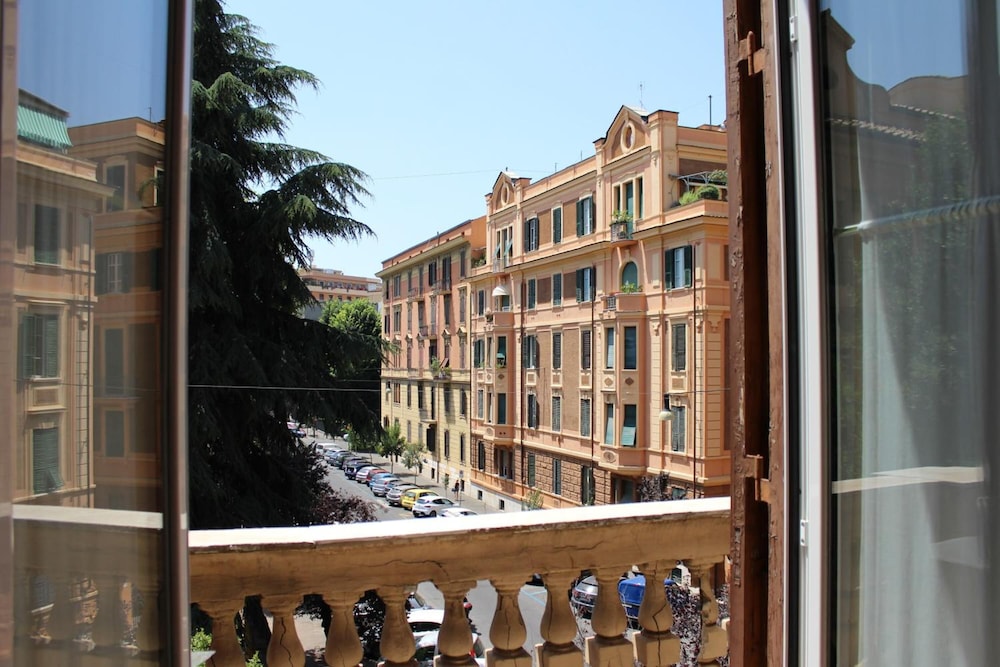 Sky Blue Place Rome 50/50