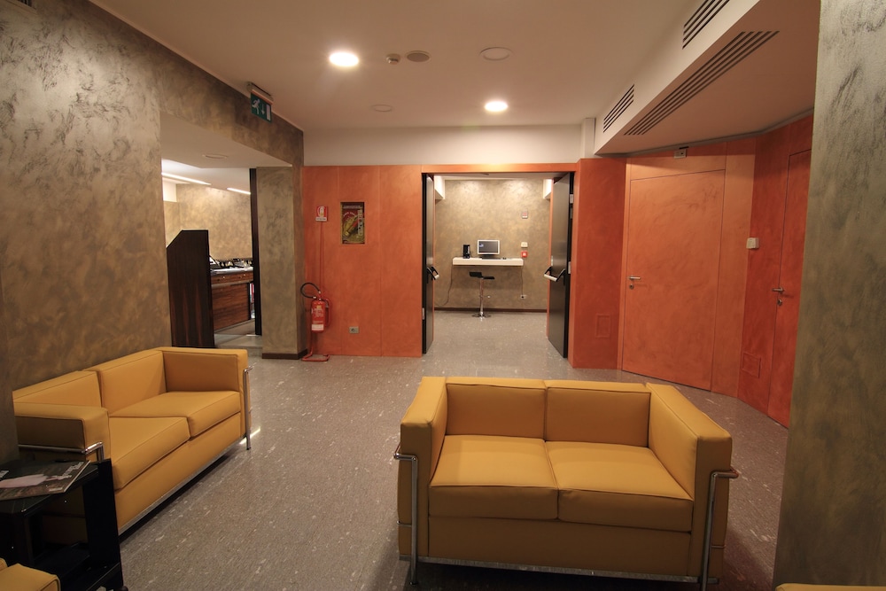 Hotel Metro 7/36