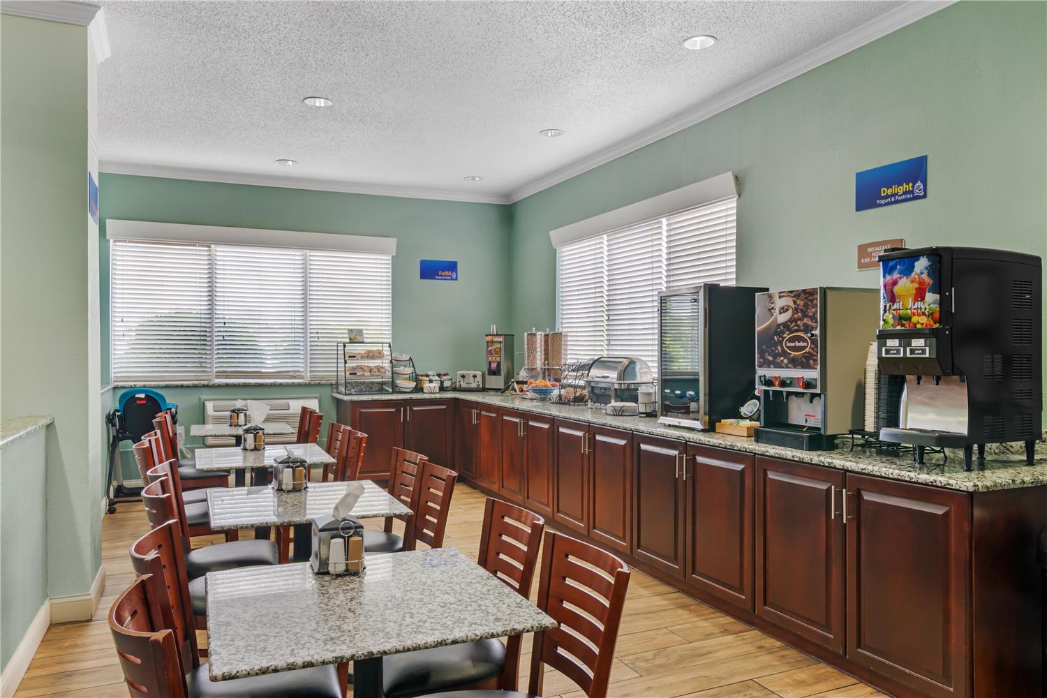 restaurant cafeteria