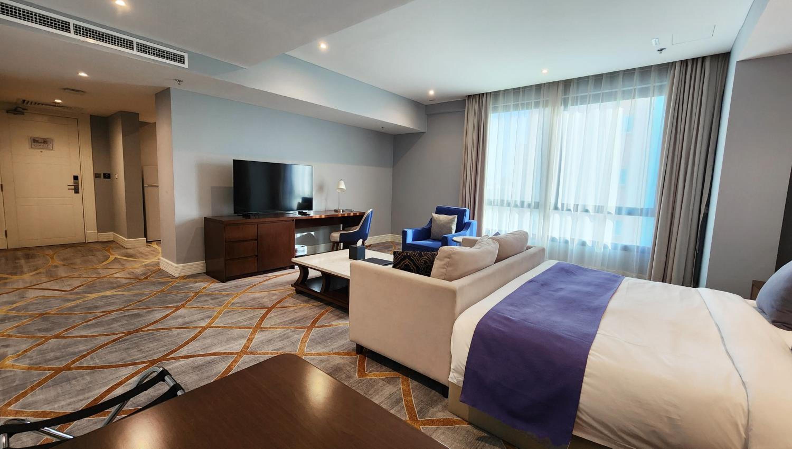 PREMIUM SUITE