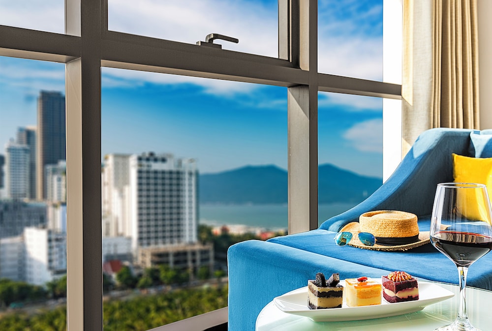 Pavilion Hotel Da Nang 68/77