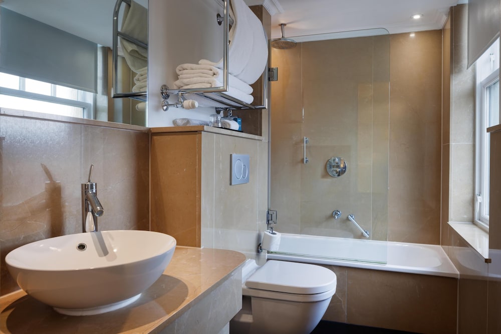 Radisson Blu Hotel London Bloomsbury 74/75
