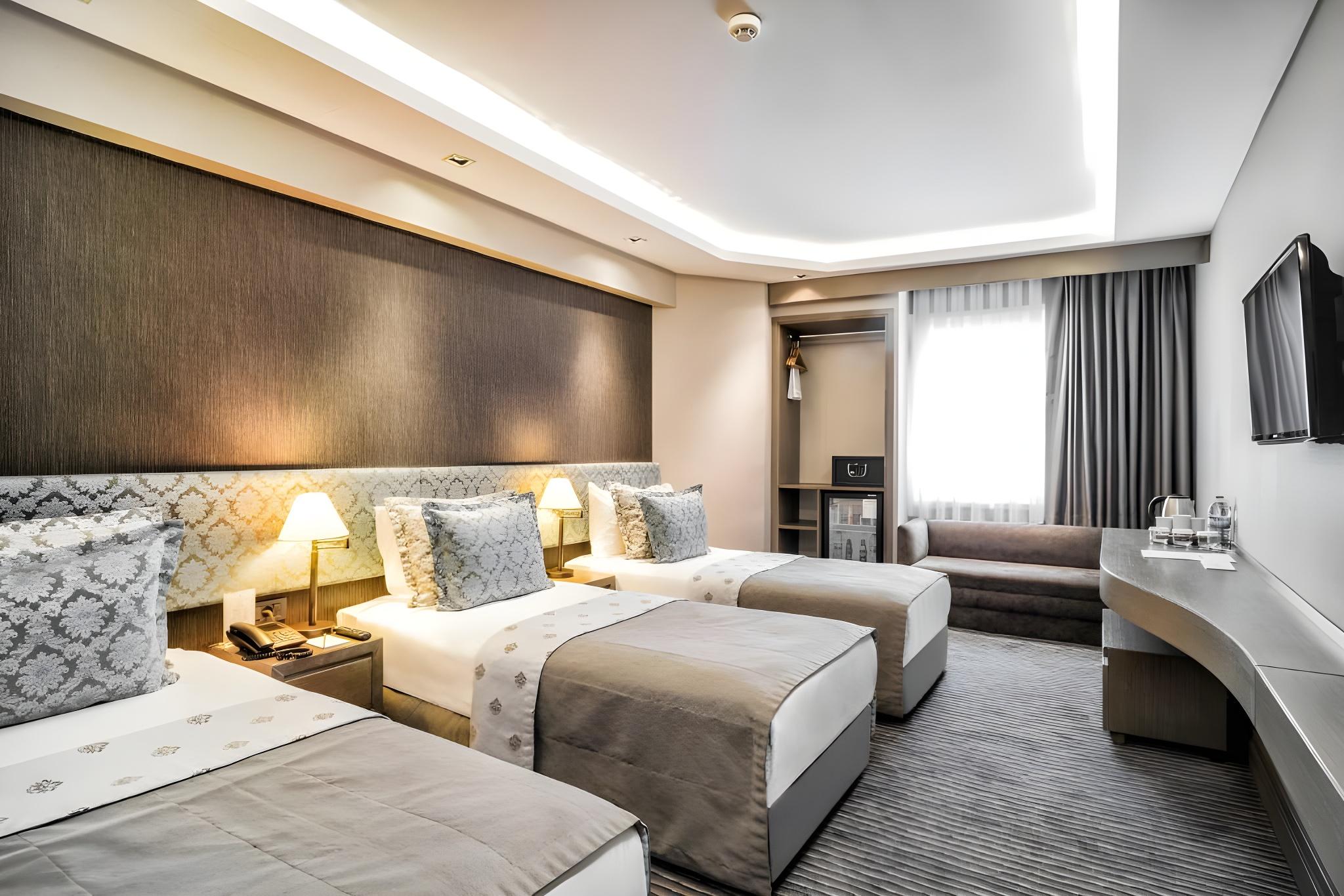Connecting, 1 Double and 3 Single Beds