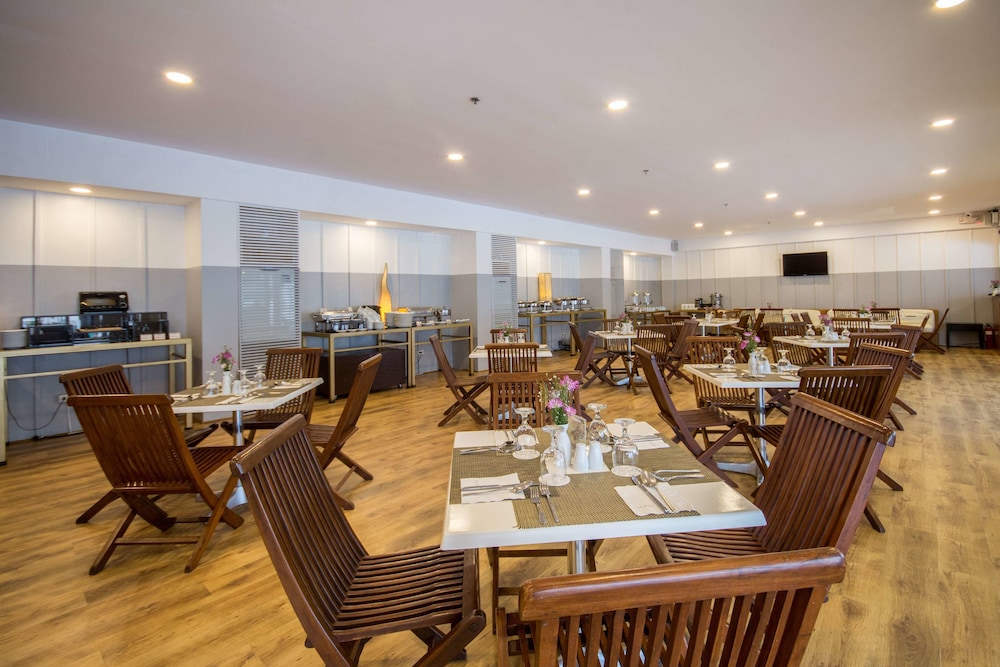 The Tides Hotel Boracay 43/50