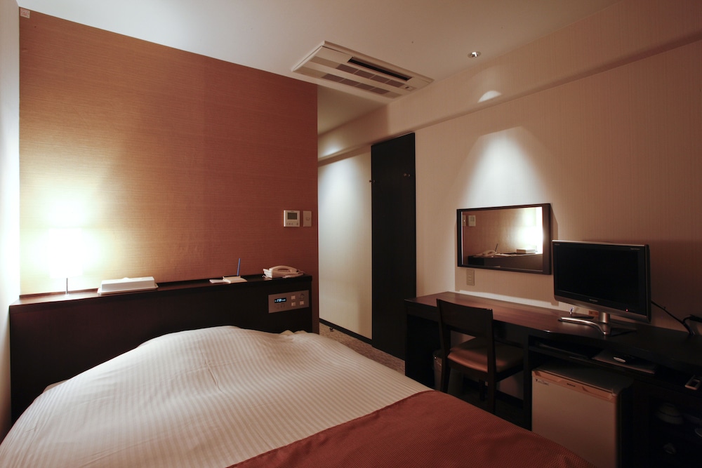 ROOM, SINGLE