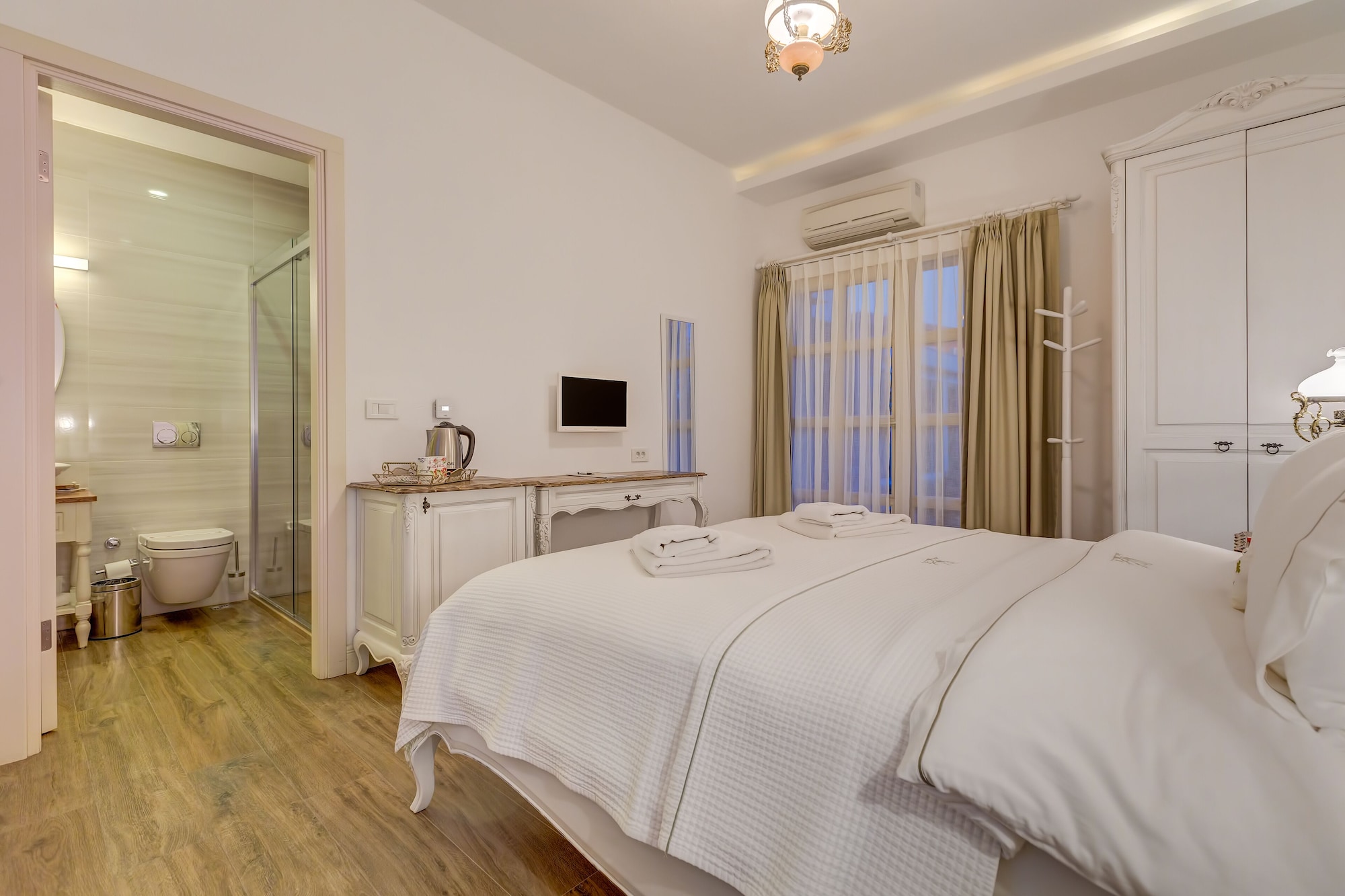 JUNIOR, DOUBLE BED, GROUND FLOOR