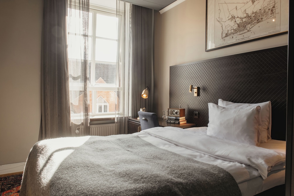 Compact, Double Bed