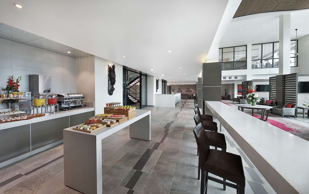 Legend Hotel Lagos Airport Curio Collection By Hilton 57/81