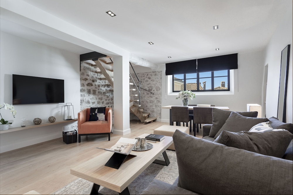 Mougins Luxury Retreats 25/50