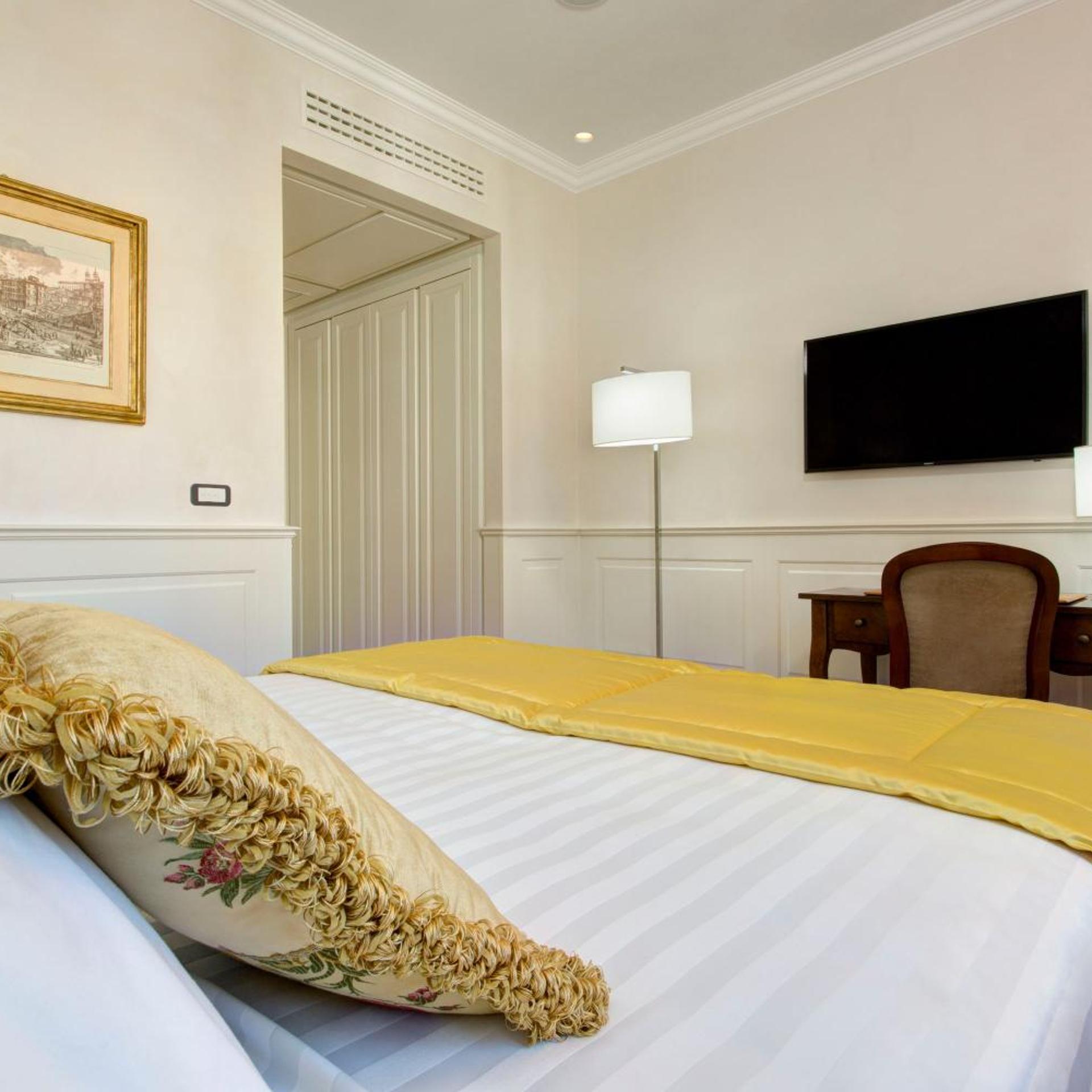 غرفة كلاسيكية بسرير فردي