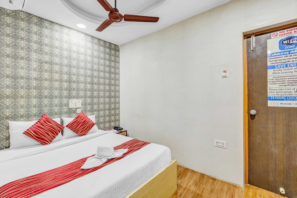 DELUXE, DOUBLE OR TWIN BED