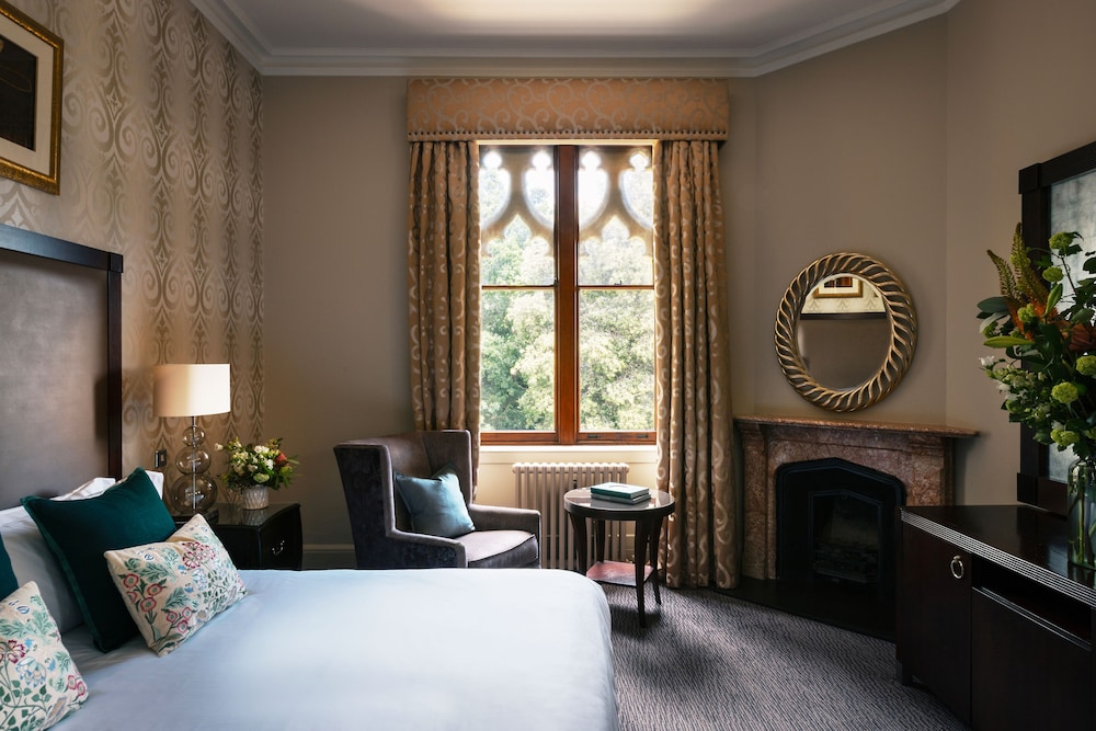 Feature, Superior, Double Bed