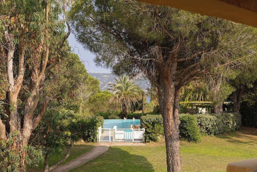 Marina Corsica Hotel 48/50