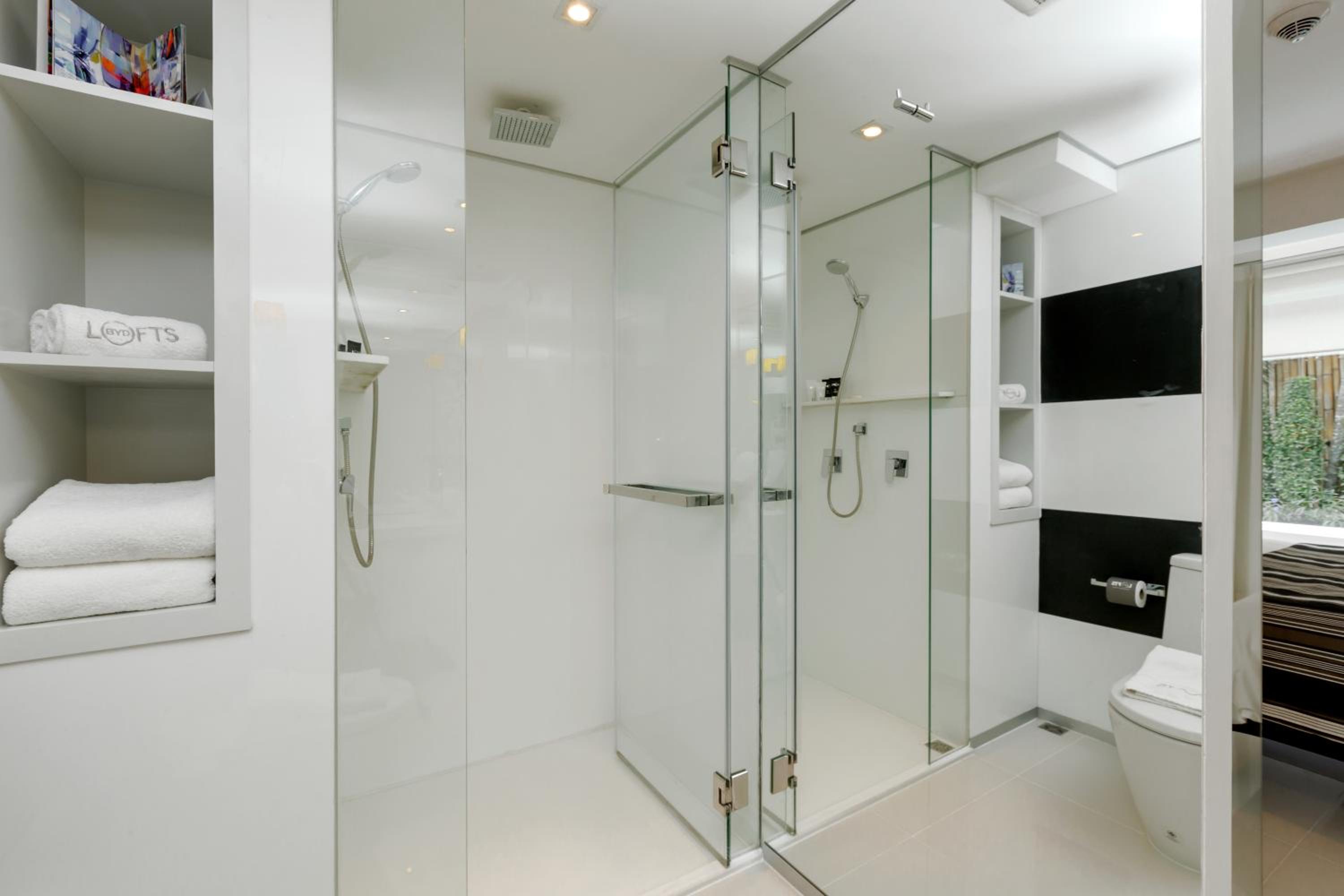 1 Bedroom, Deluxe, Suite, King Bed, Front View