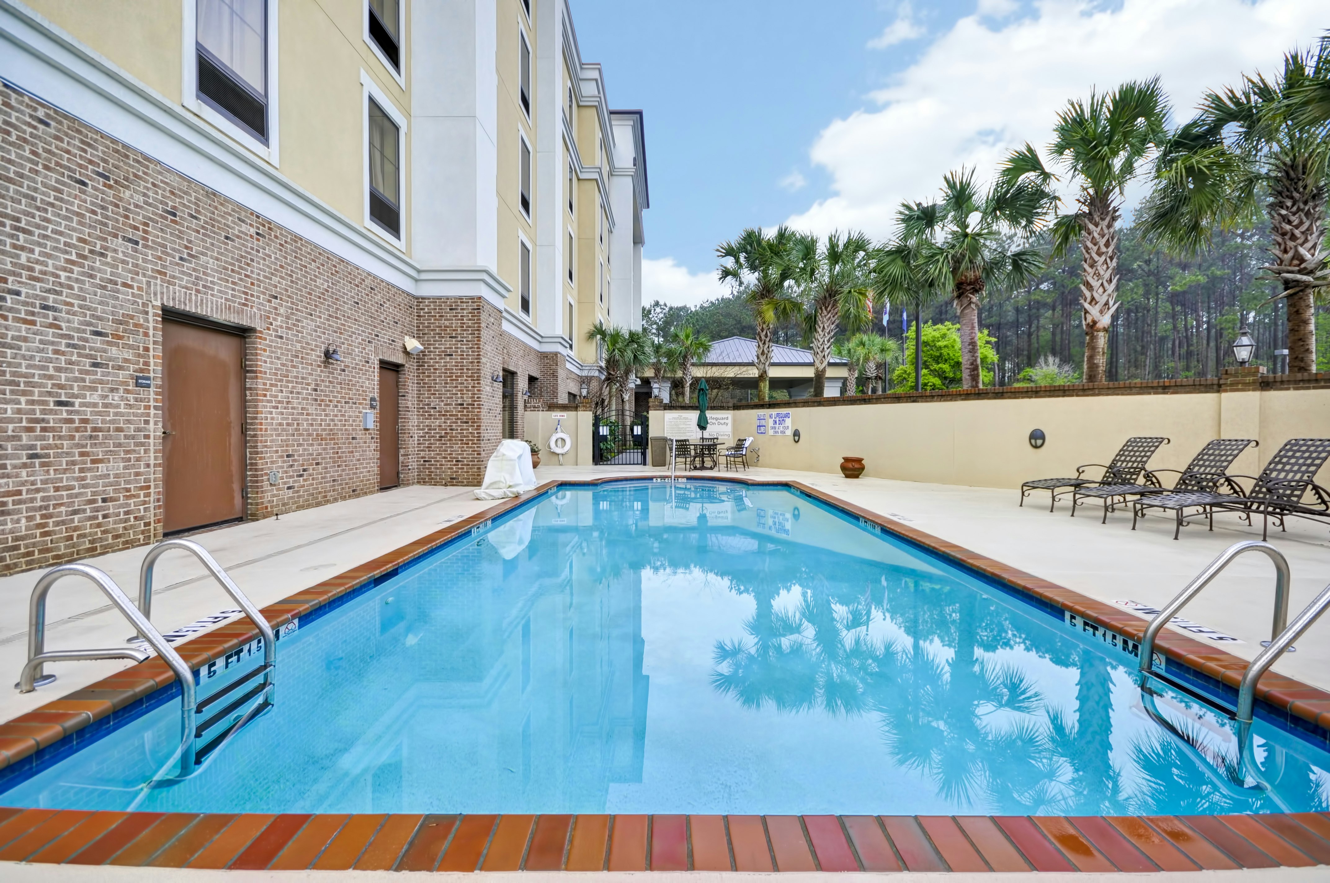 Hampton Inn & Suites North Charleston-University Blvd 27/55