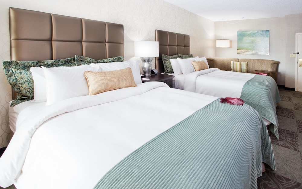 CROWNE PLAZA CHARLESTON AIRPORT CONV CTR 15/76