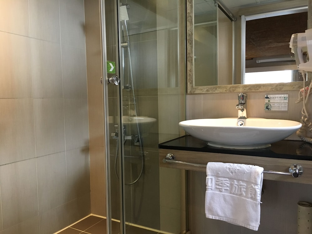 R8 Eco Hotel 26/27