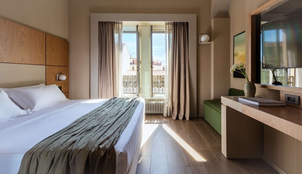 DELUXE, DOUBLE BED