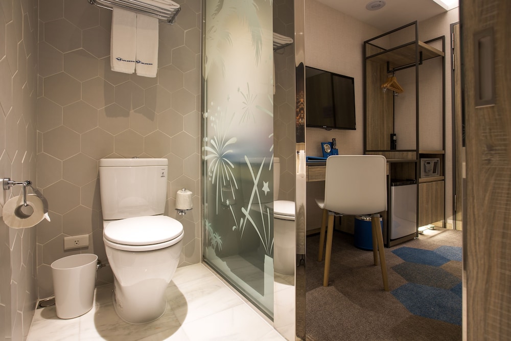 AIRLINE INN KAOHSIUNG STATION 24/65
