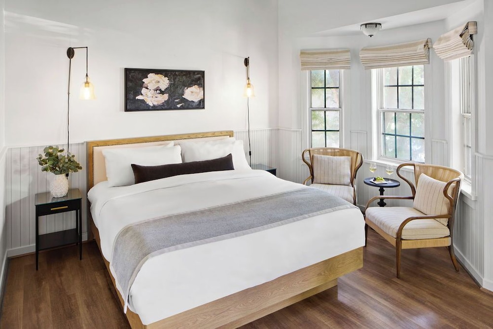 Carriage House, King Bed