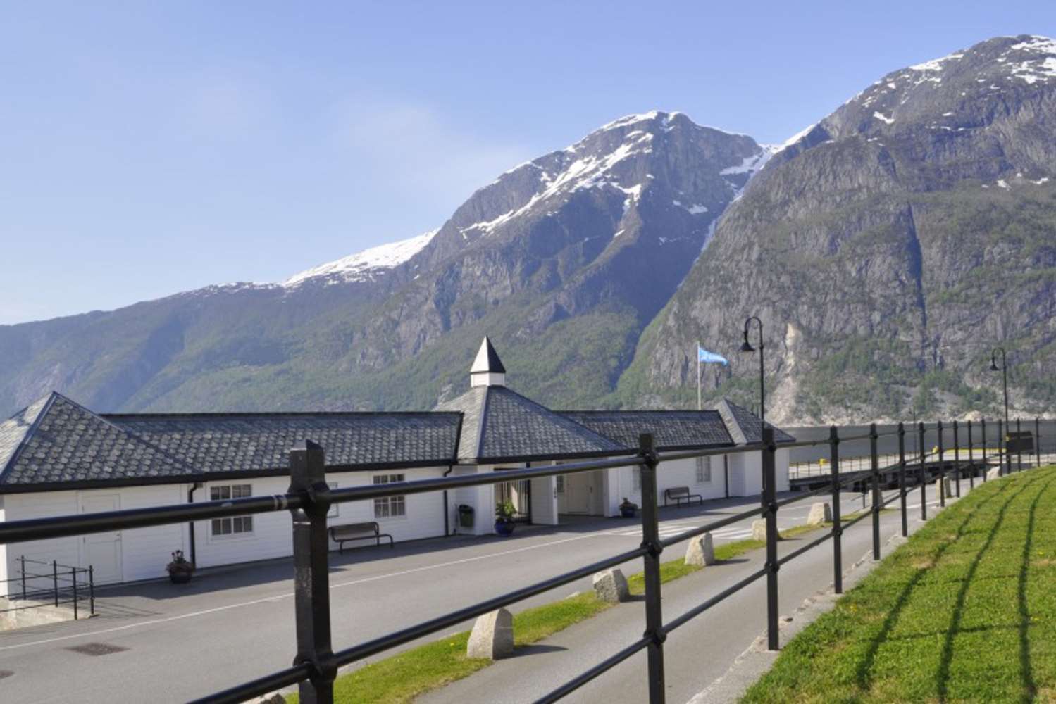 Voringfoss Hotel 9/12