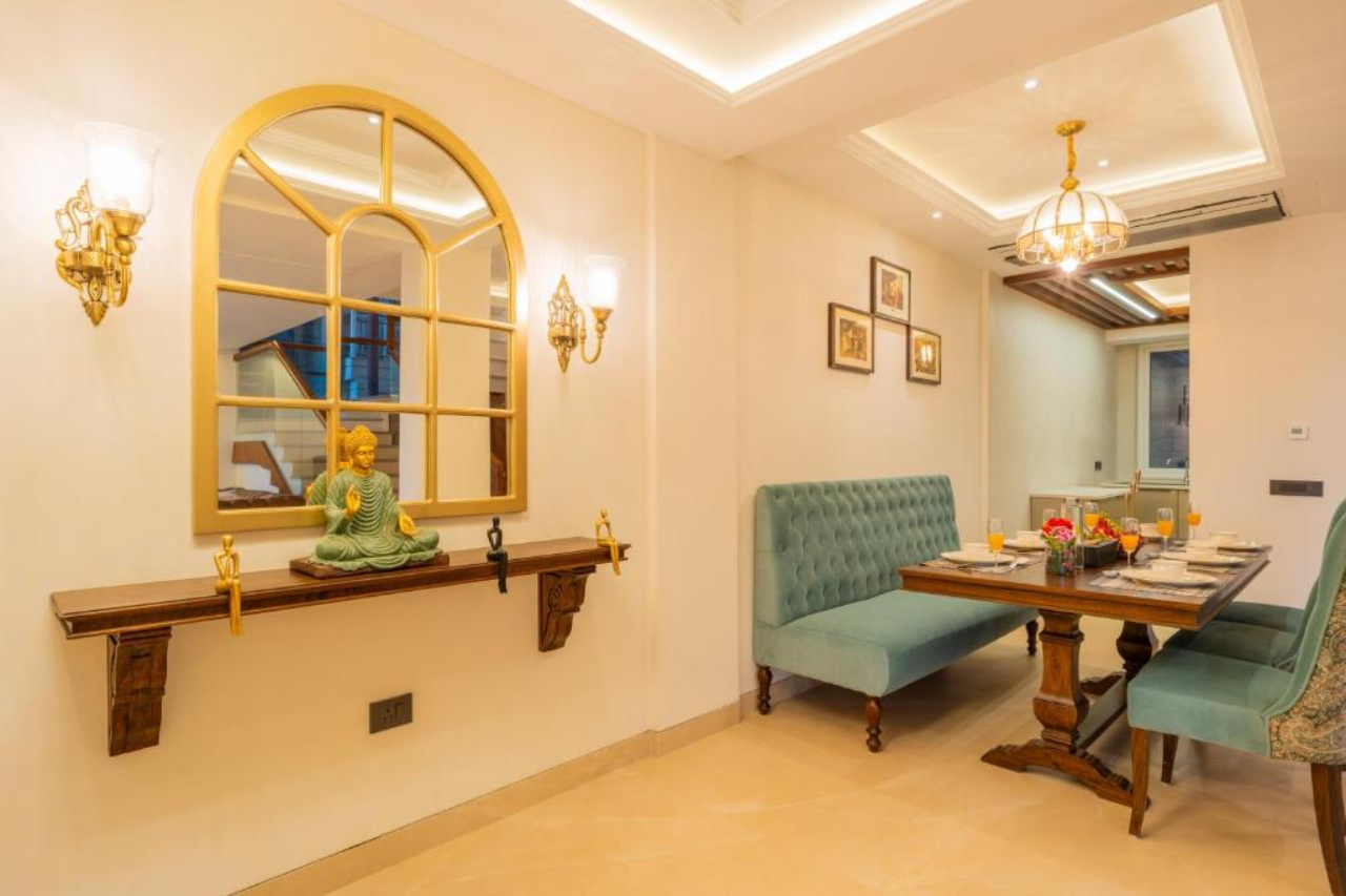 ELIVAAS Prive Royce Cottage Luxe Hilltop 4 BHK with Terrace & Scenic Views 10/17