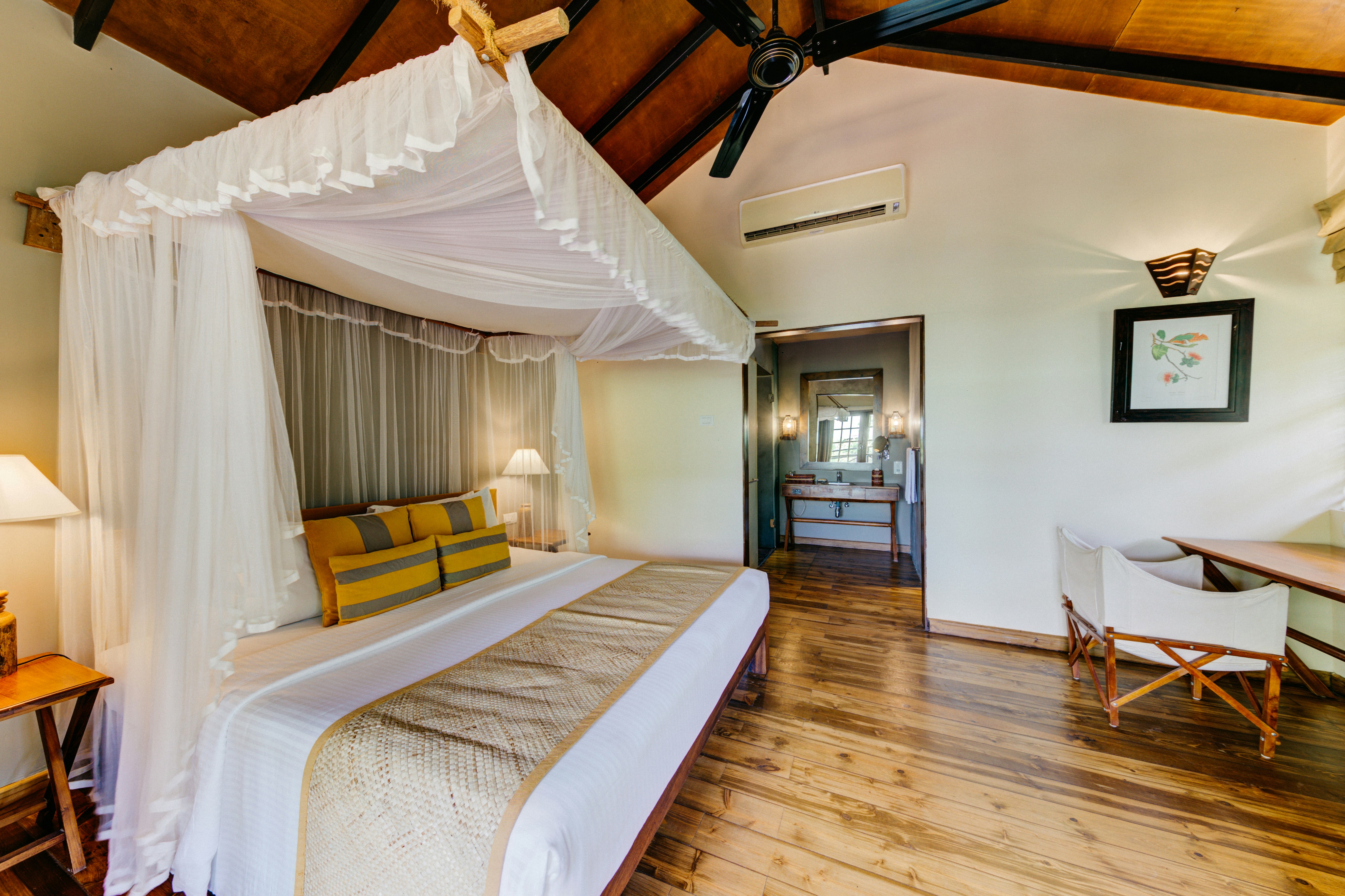 Jungle, Chalet, Twin Beds