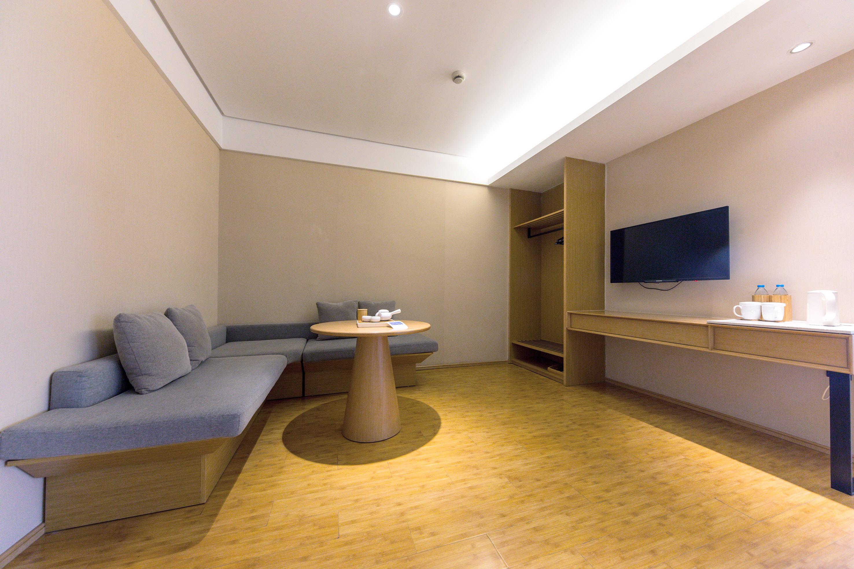JI Hotel Shanghai Hongqiao Transport Hub Jiuting 12/18