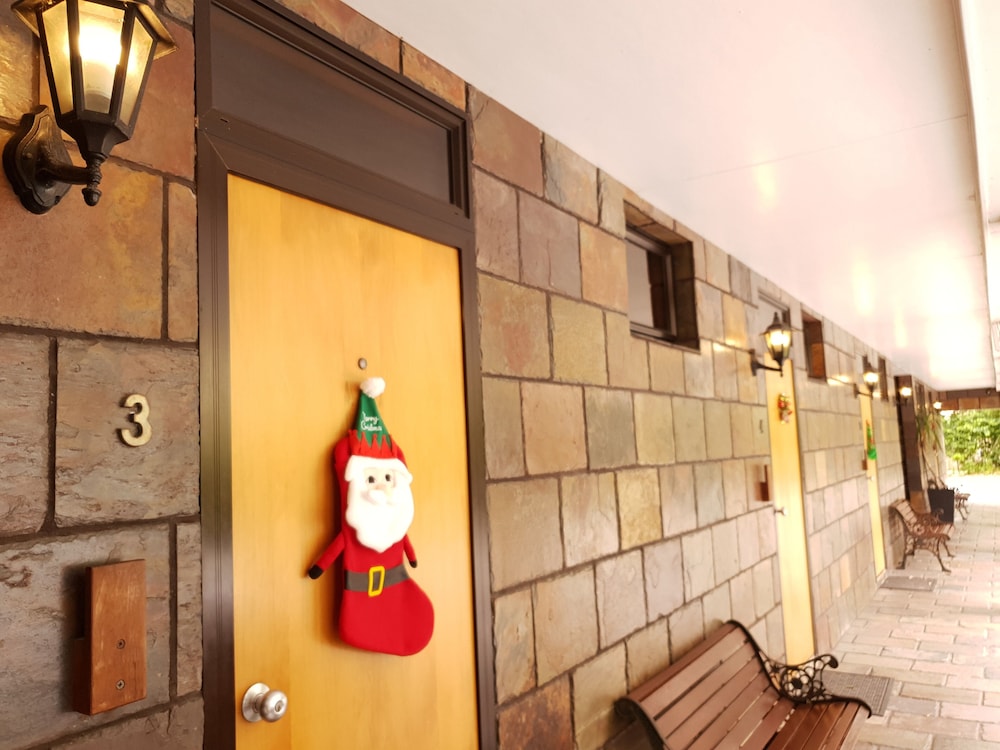 FITZHERBERT CASTLE MOTEL 31/33