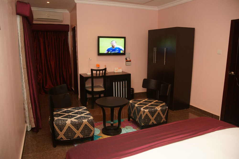 Ellis Suites Limited 18/28