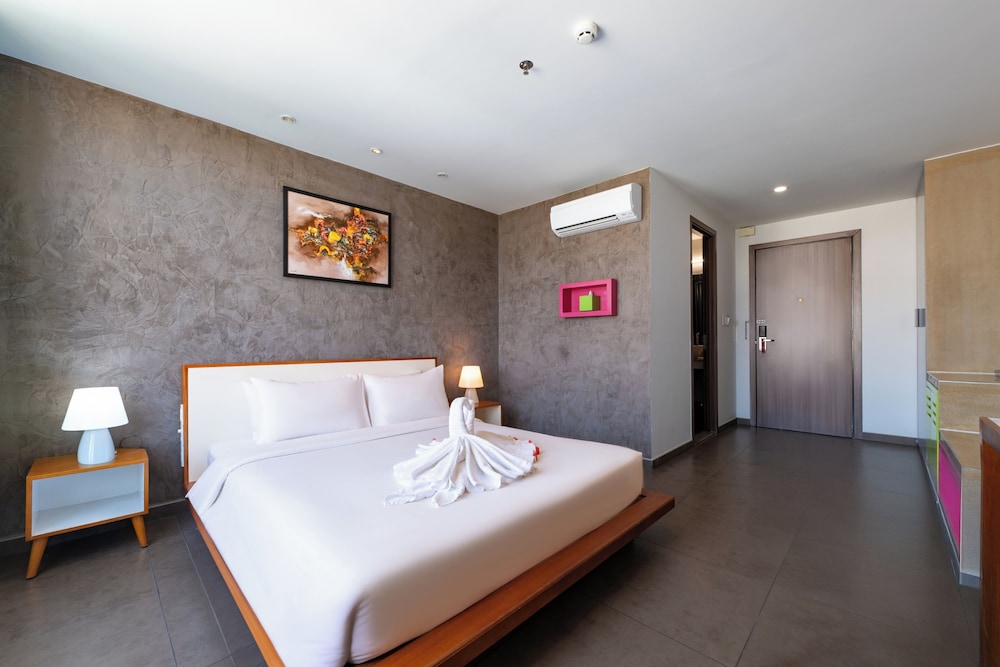 Deluxe, Double Bed, City View